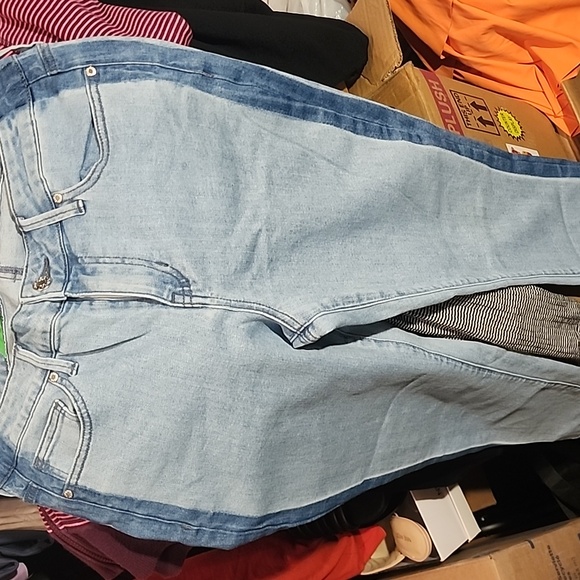Guess size 30 jean Capris - Picture 1 of 6